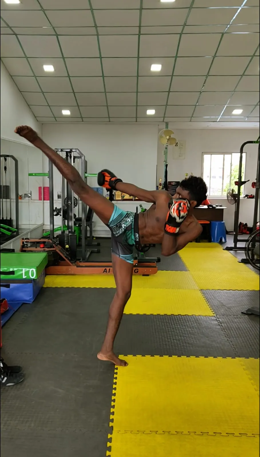 Kickboxing class at Sparing Lifestyle Kochi